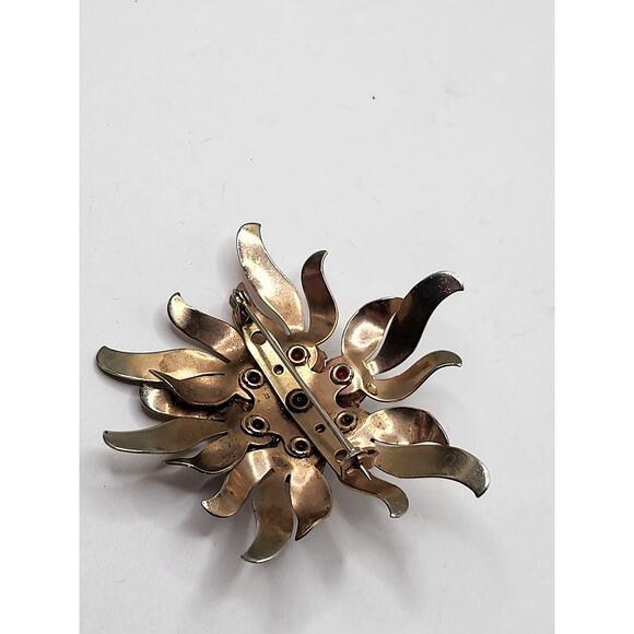 Vintage 1940s ruby glass floral brooch gold tone layered retro flower pin - Picture 5 of 7